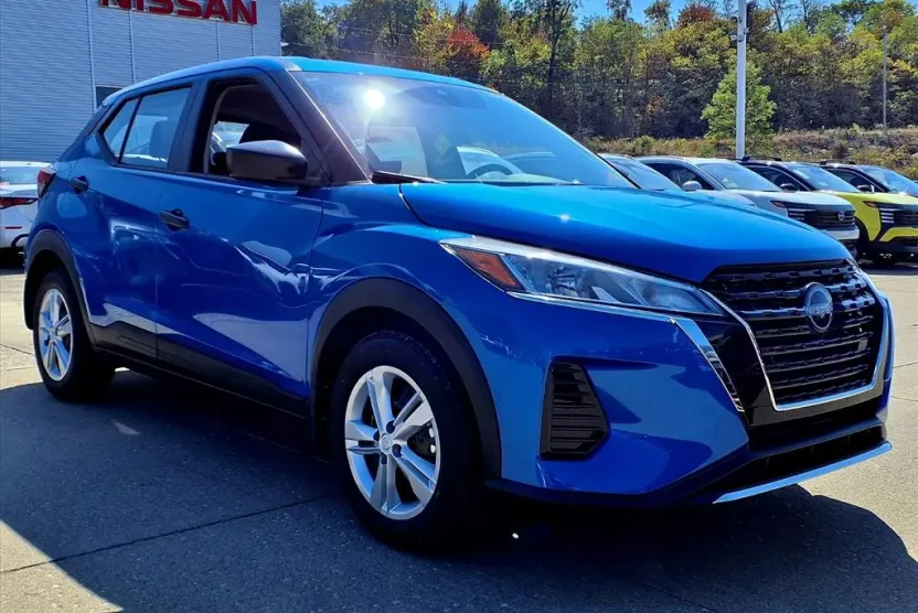 2025 Nissan Kicks Play S photo 1