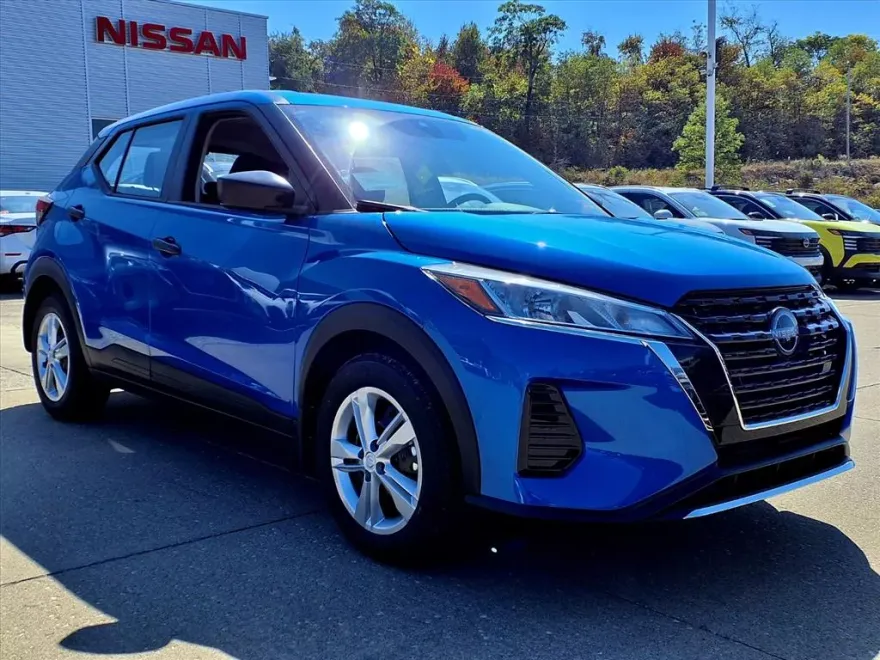 2025 Nissan Kicks Play S photo 1