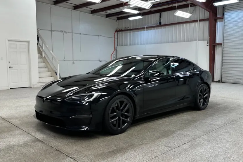 2022 Tesla Model S Plaid photo 1