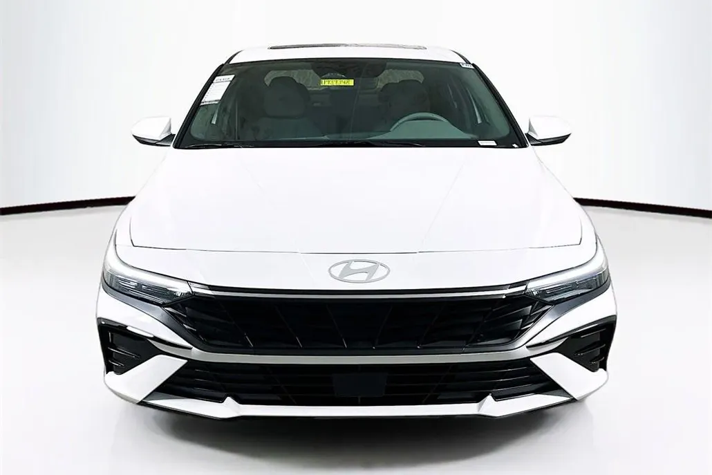 2025 Hyundai Elantra SEL Convenience photo 1
