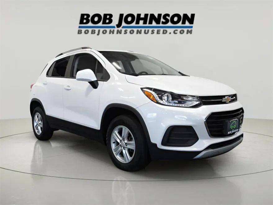 2022 Chevrolet Trax LT photo 1