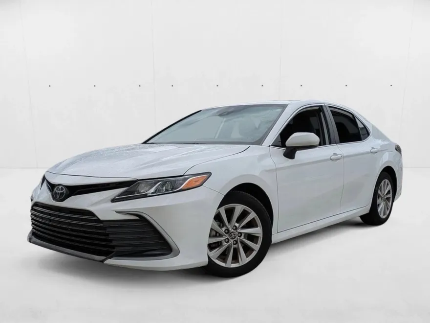 2024 Toyota Camry LE photo 1