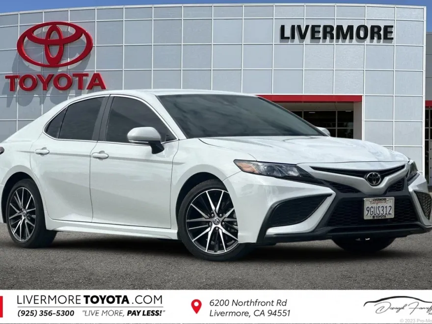 2023 Toyota Camry SE photo 1