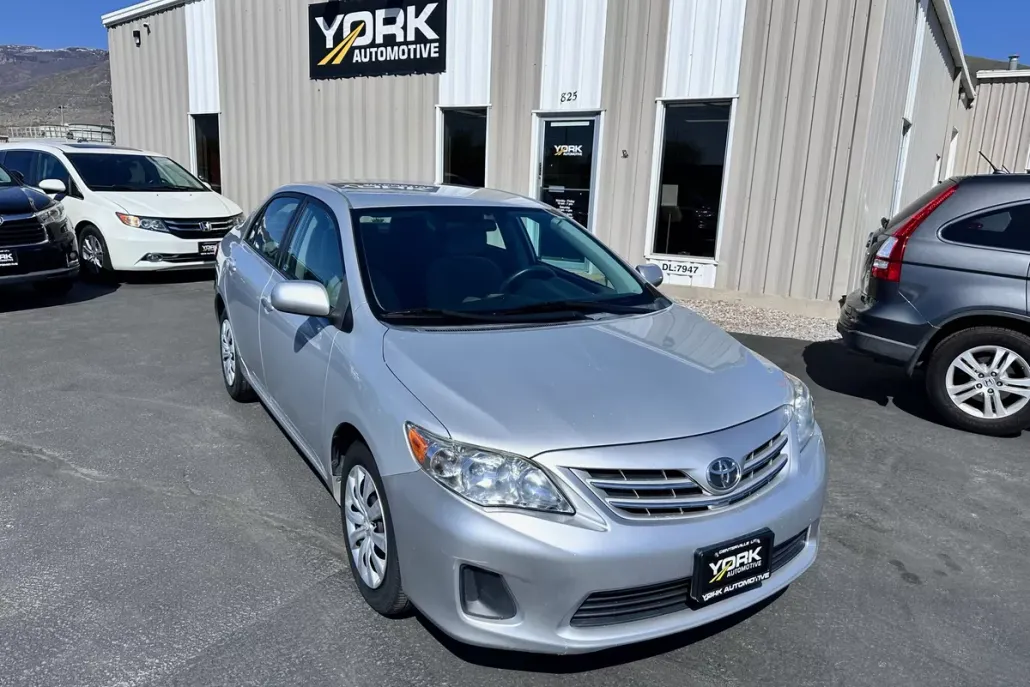 2013 Toyota Corolla LE photo 1