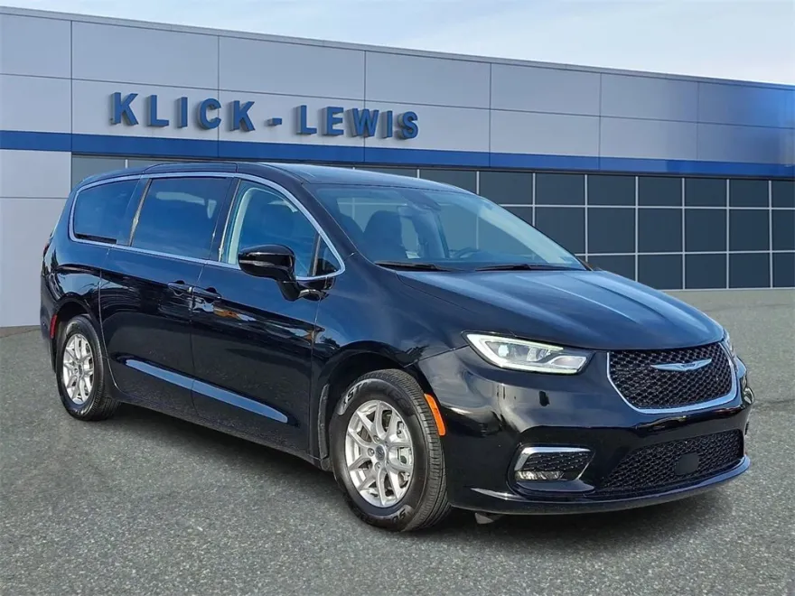 2024 Chrysler Pacifica Touring L photo 1