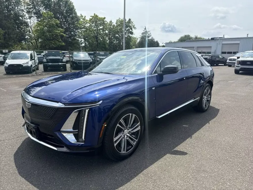 2024 Cadillac Lyriq Luxury photo 1