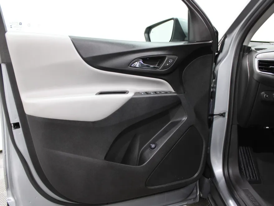 2024 Chevrolet Equinox LT photo 1