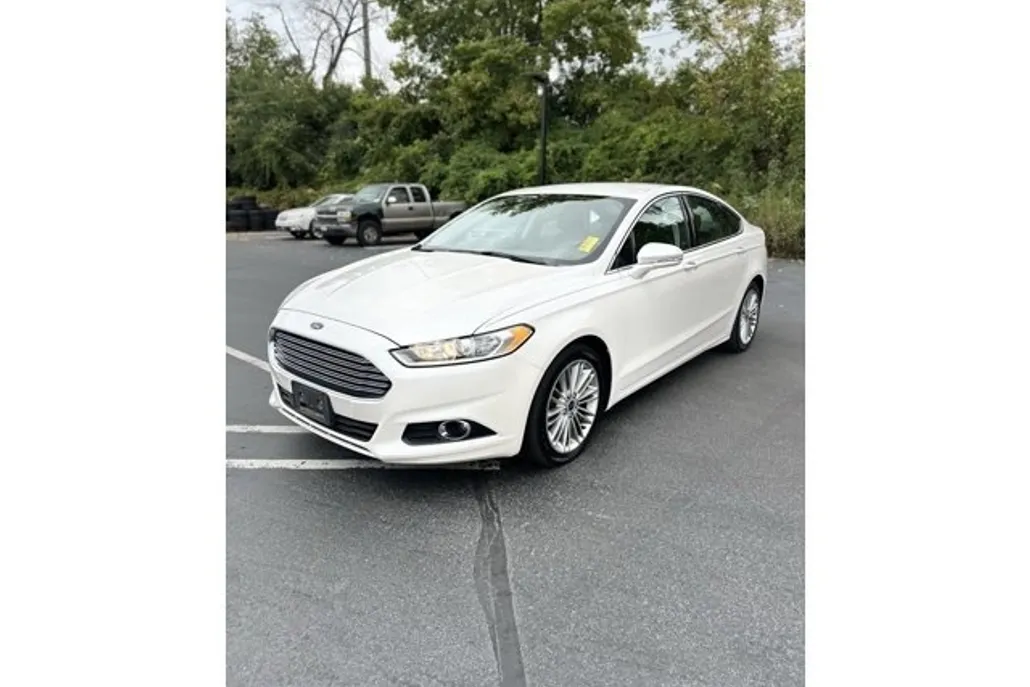 2015 Ford Fusion SE photo 1