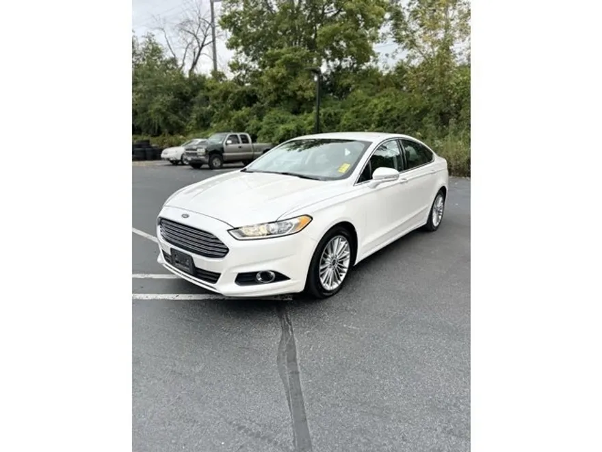 2015 Ford Fusion SE photo 1