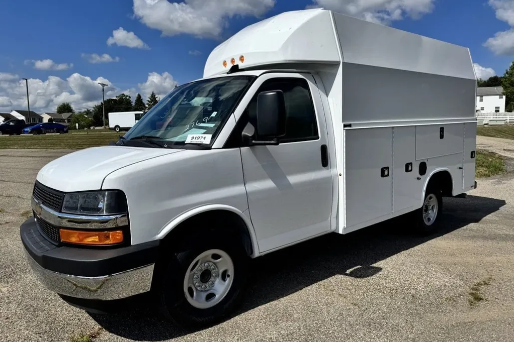 2025 Chevrolet Express Cutaway Van photo 1