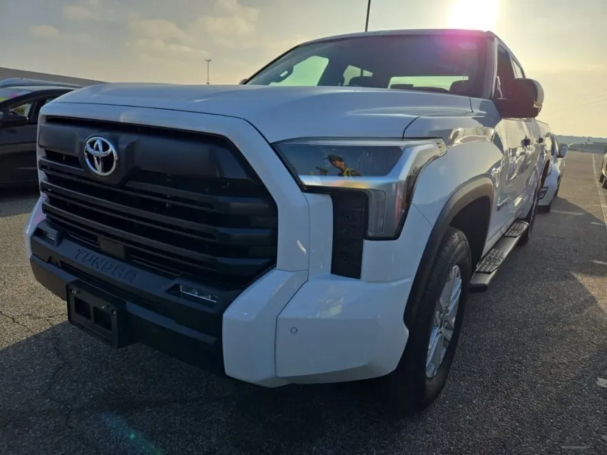 2024 Toyota Tundra SR5 photo 1