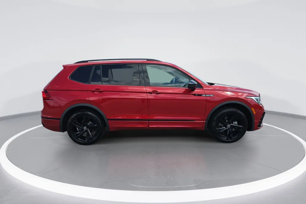 2024 Volkswagen Tiguan SE R-Line Black photo 1