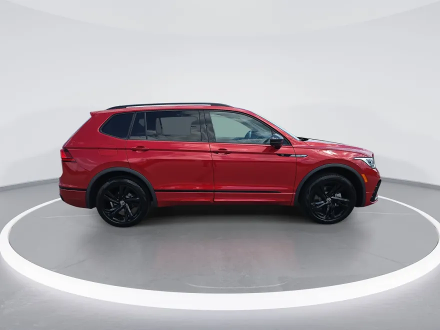 2024 Volkswagen Tiguan SE R-Line Black photo 1