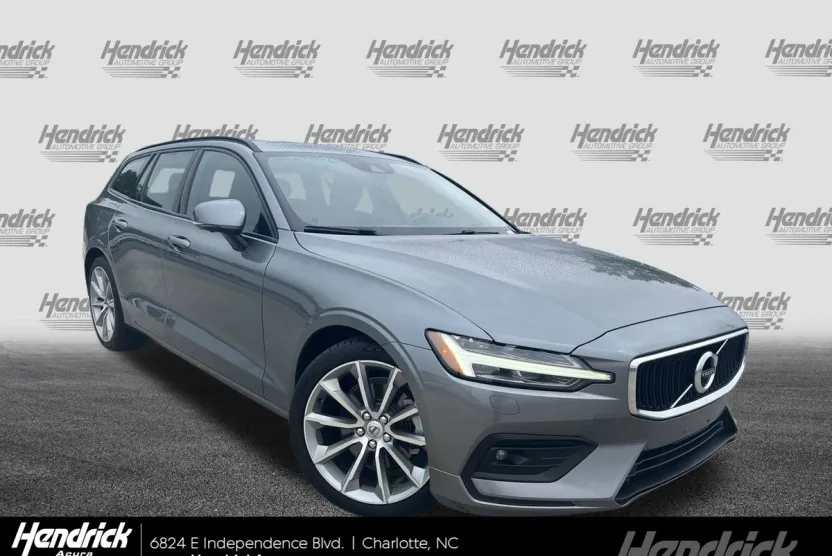 2020 Volvo V60 Momentum photo 1