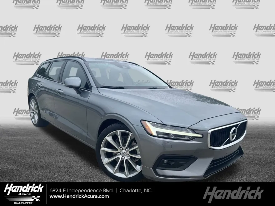 2020 Volvo V60 Momentum photo 1