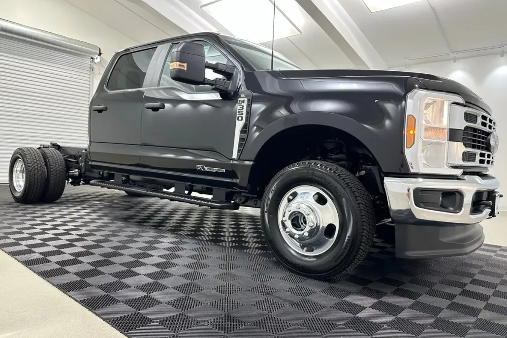 2025 Ford F-350 photo 1