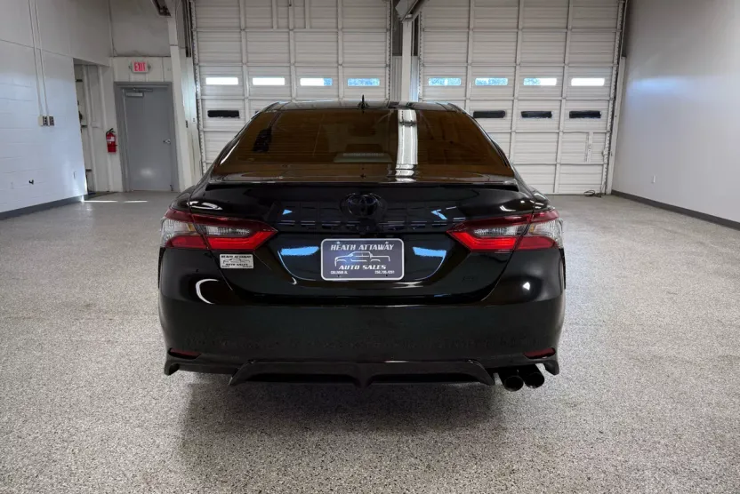 2023 Toyota Camry SE photo 1