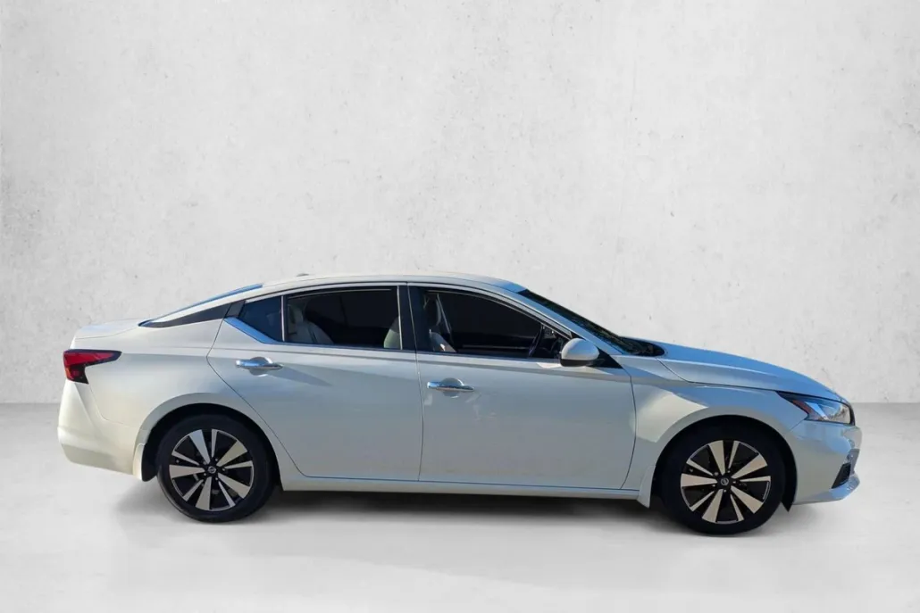 2022 Nissan Altima 2.5 SV photo 1