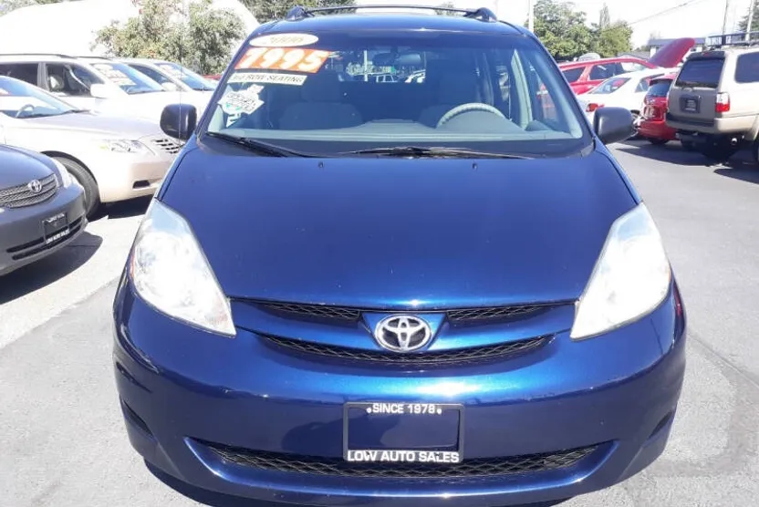 2006 Toyota Sienna LE photo 1