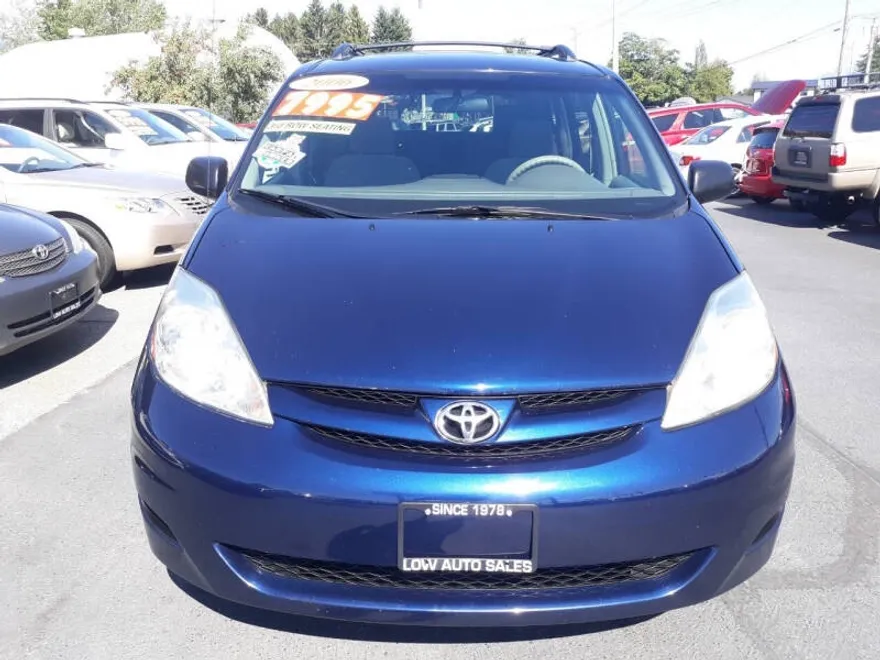 2006 Toyota Sienna LE photo 1