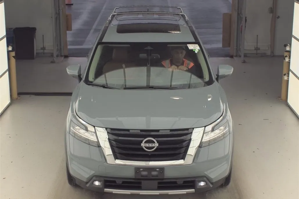 2022 Nissan Pathfinder Platinum photo 1