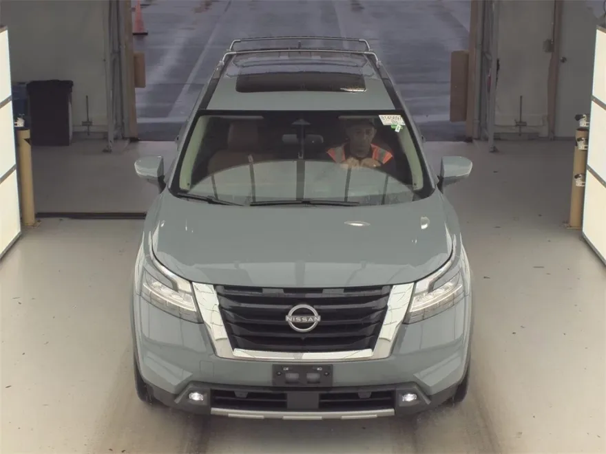 2022 Nissan Pathfinder Platinum photo 1