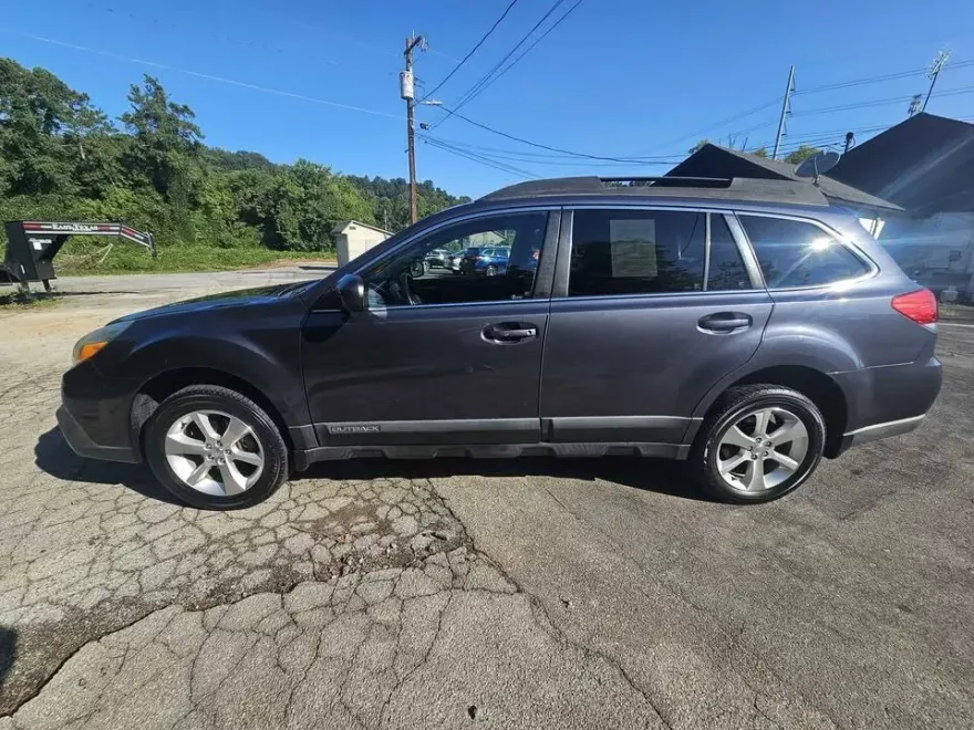 2014 Subaru Outback 2.5i Limited photo 1