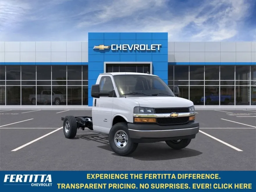 2025 Chevrolet Express Cutaway 3500 photo 1
