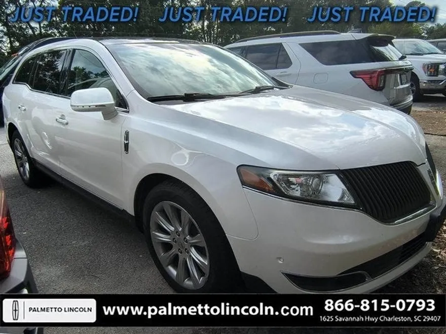 2016 Lincoln MKT EcoBoost photo 1