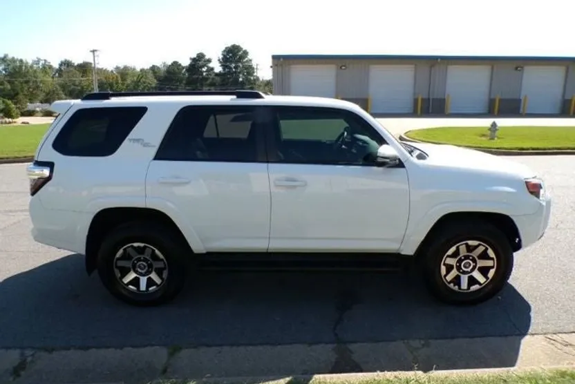 2022 Toyota 4Runner TRD Off-Road Premium photo 1