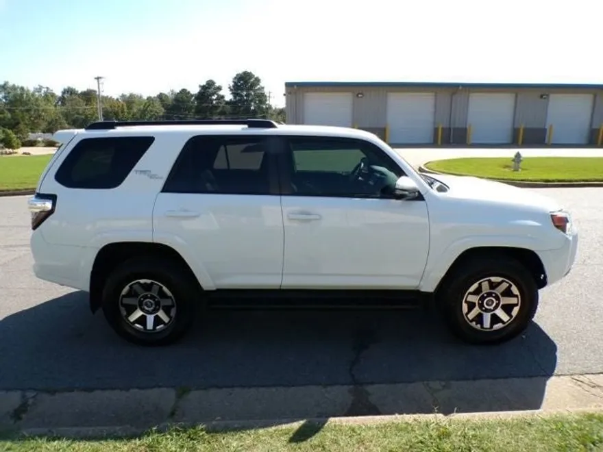 2022 Toyota 4Runner TRD Off-Road Premium photo 1