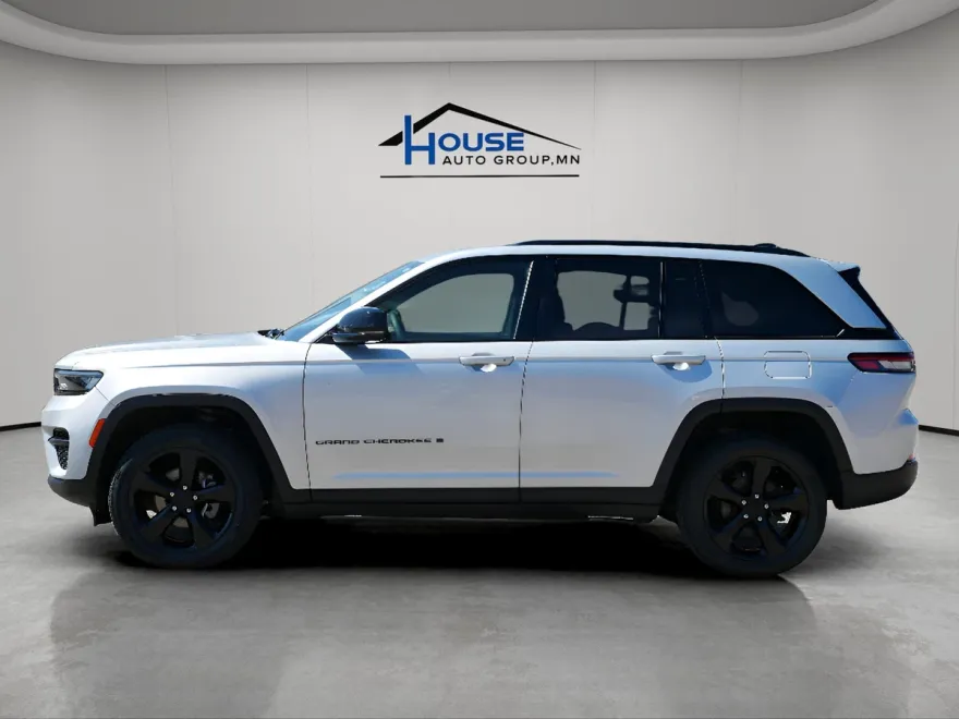 2023 Jeep Grand Cherokee Altitude photo 1