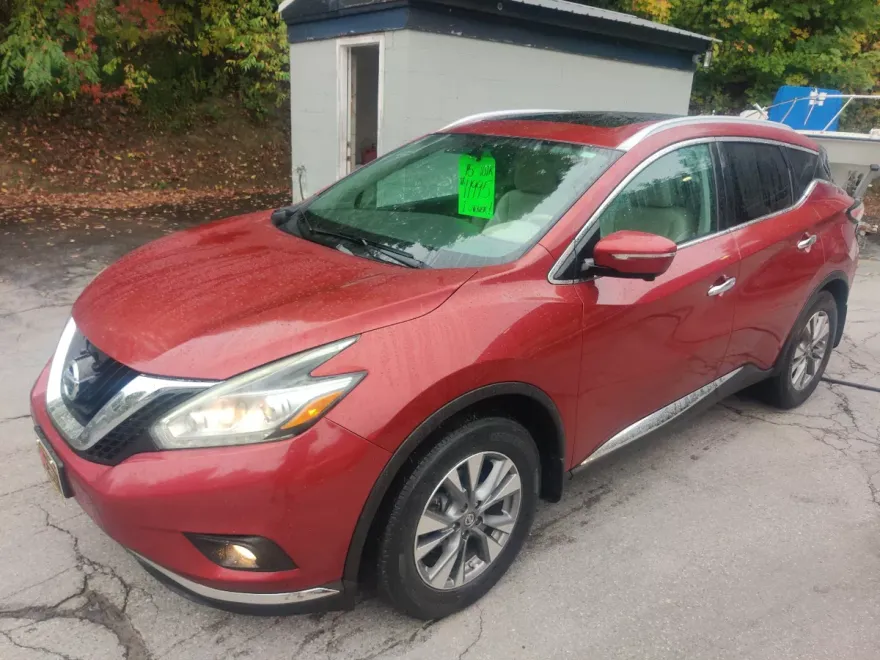 2015 Nissan Murano SV photo 1