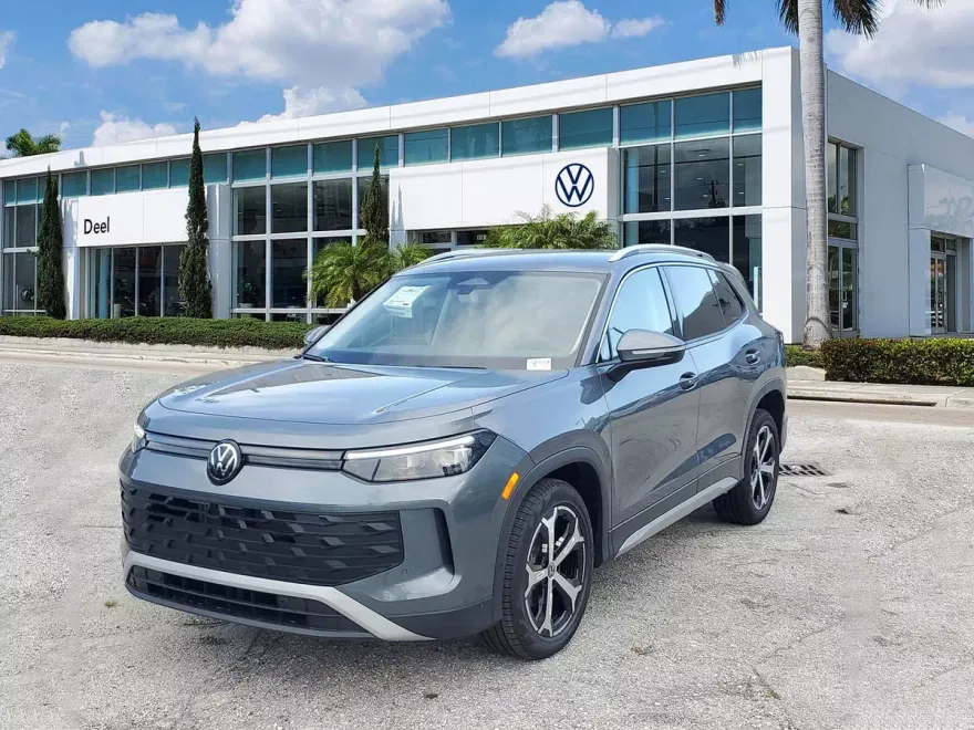 2025 Volkswagen Tiguan SE photo 1