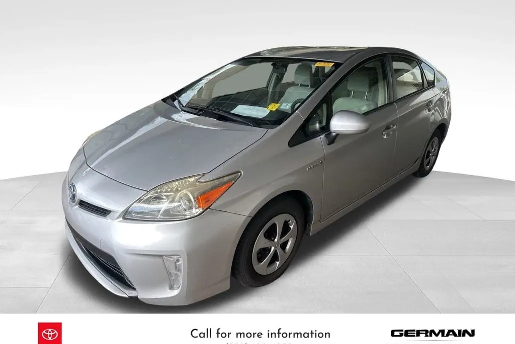 2015 Toyota Prius Two photo 1