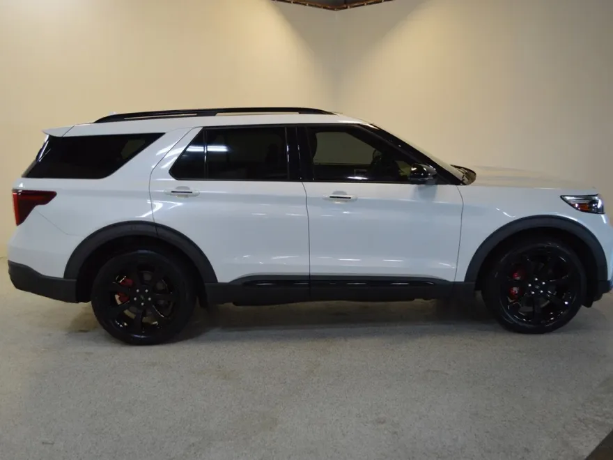 2020 Ford Explorer ST photo 1