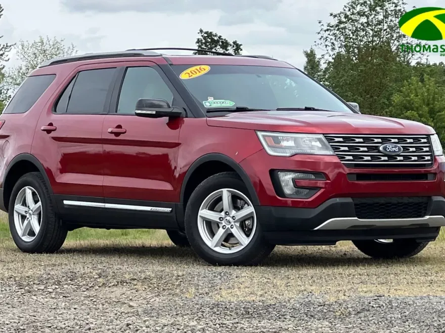 2016 Ford Explorer XLT photo 1