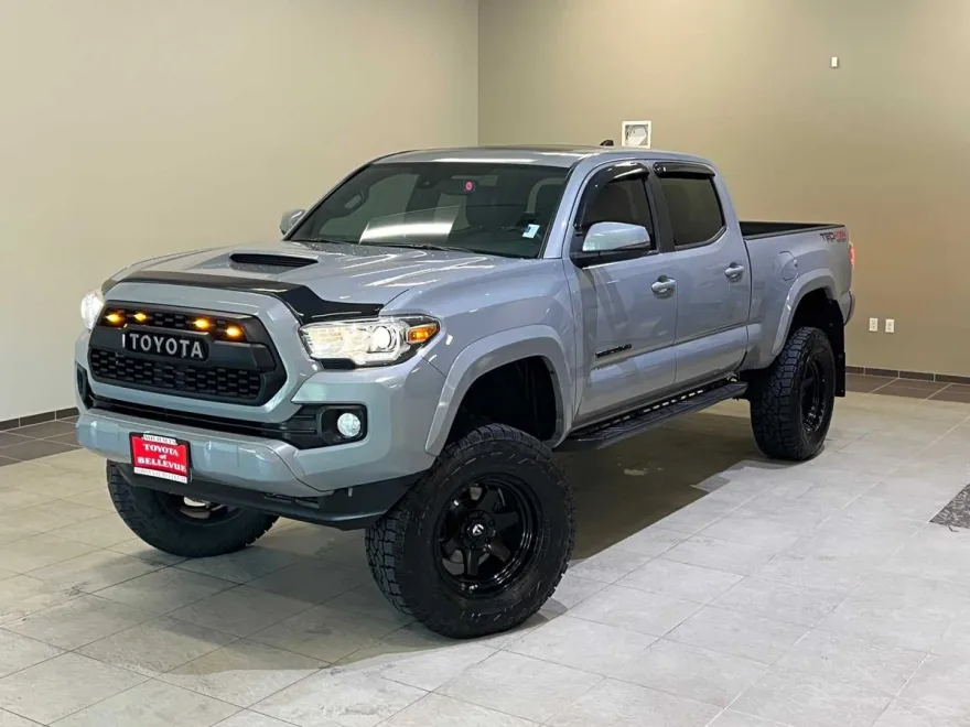 2020 Toyota Tacoma TRD Sport photo 1