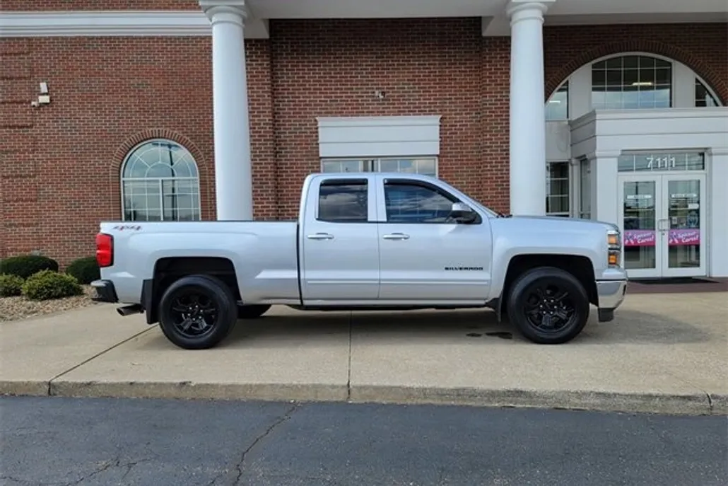 2015 Chevrolet Silverado 1500 LT photo 1