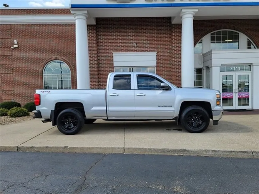 2015 Chevrolet Silverado 1500 LT photo 1