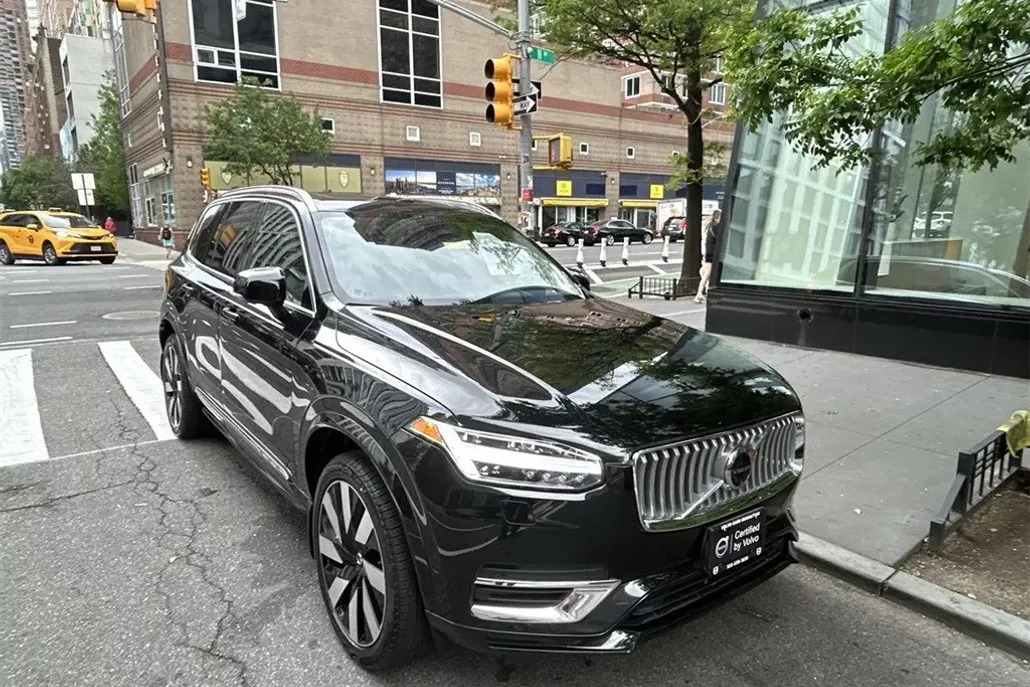 2024 Volvo XC90 Ultimate photo 1