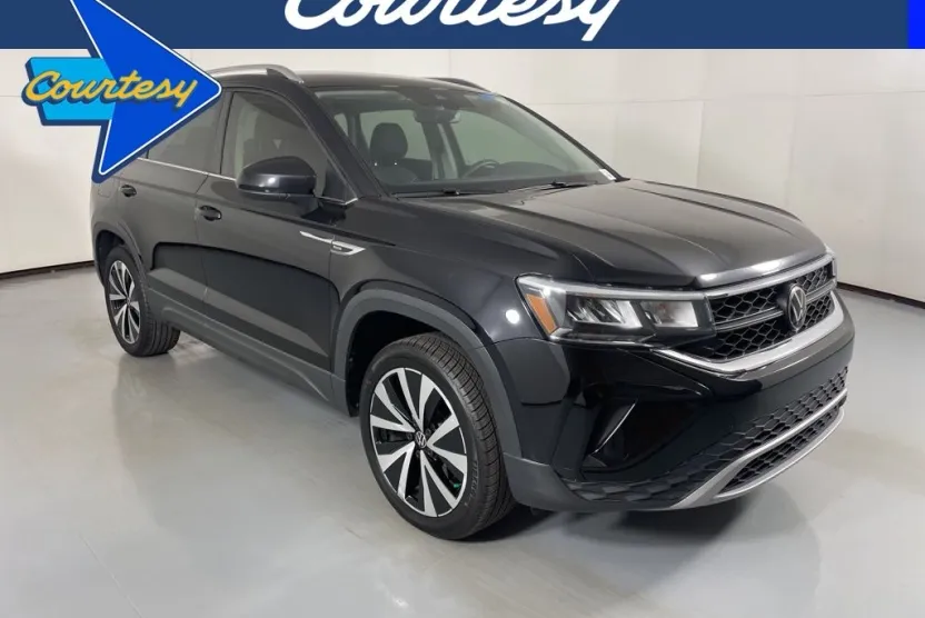 2024 Volkswagen Taos SE photo 1