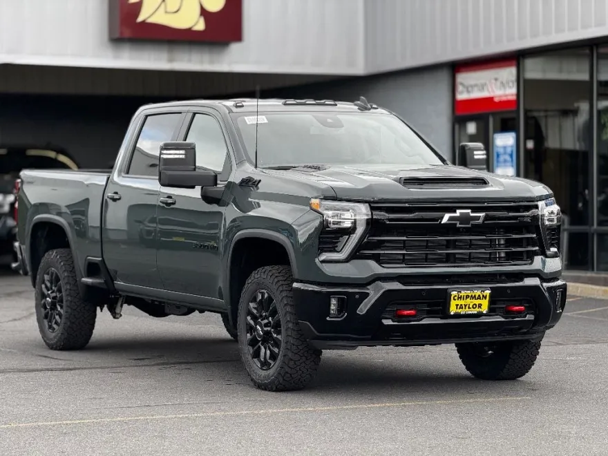 2026 Chevrolet Silverado 3500HD LT photo 1