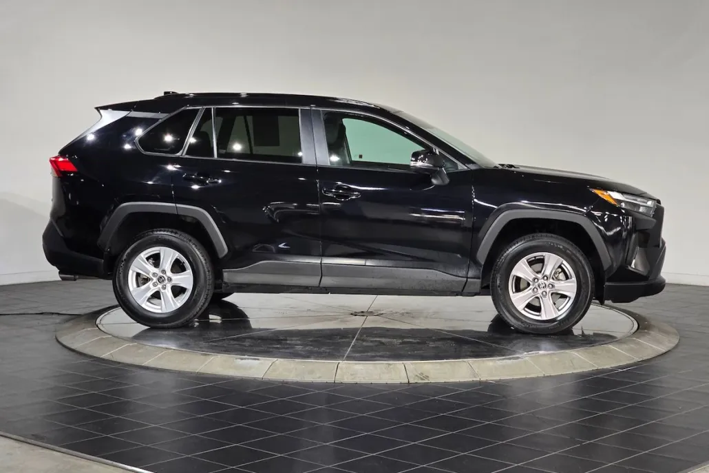 2023 Toyota RAV4 XLE photo 1