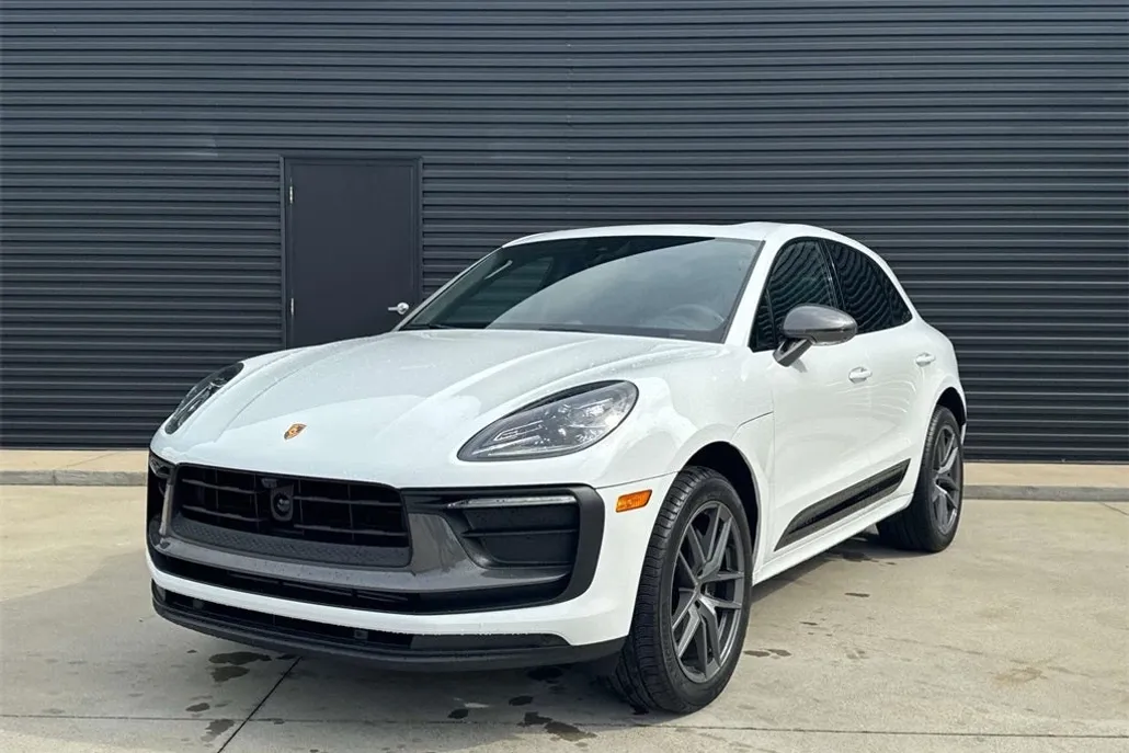 2025 Porsche Macan T photo 1