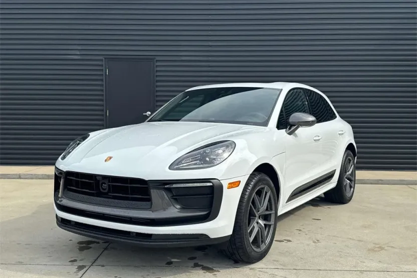 2025 Porsche Macan T photo 1