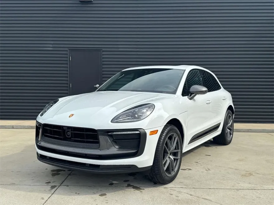 2025 Porsche Macan T photo 1