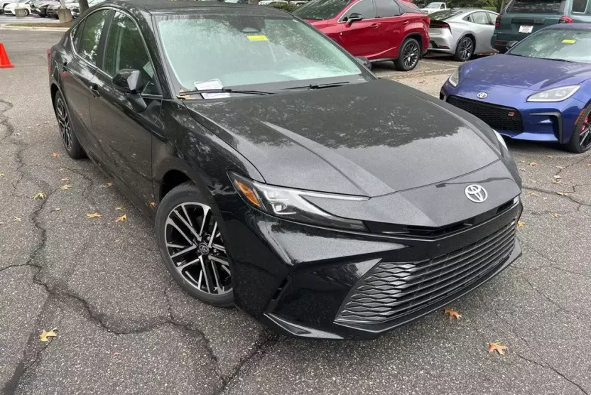 2025 Toyota Camry XLE photo 1