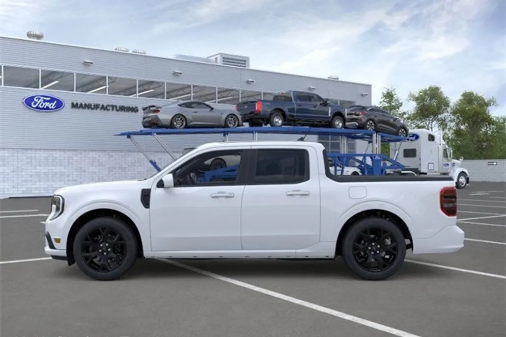 2025 Ford Maverick photo 1