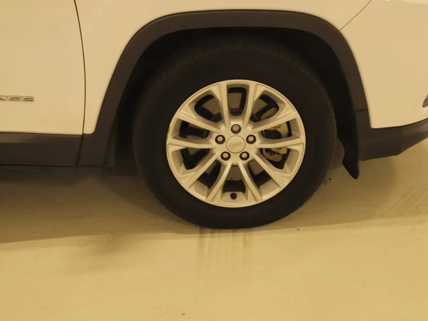 2019 Jeep Cherokee Latitude photo 1